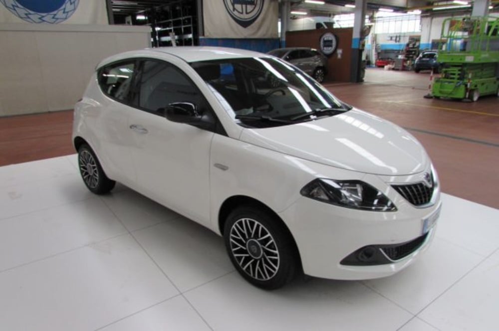 Lancia Ypsilon usata a Milano (2)