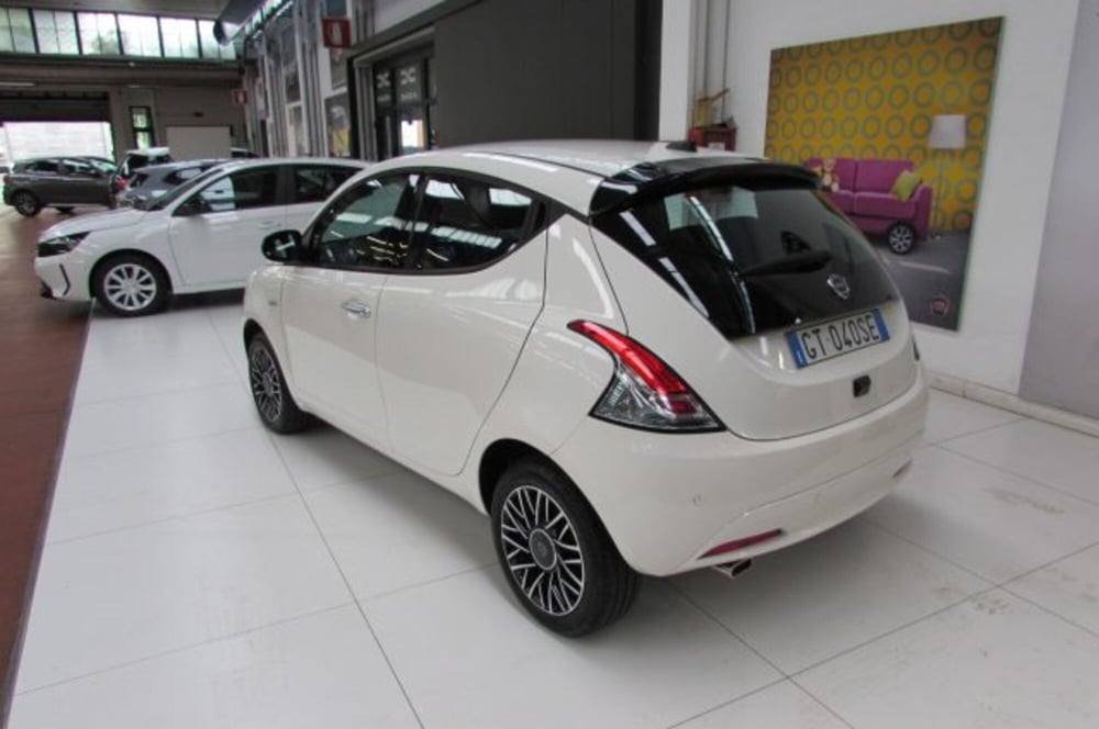Lancia Ypsilon usata a Milano (3)