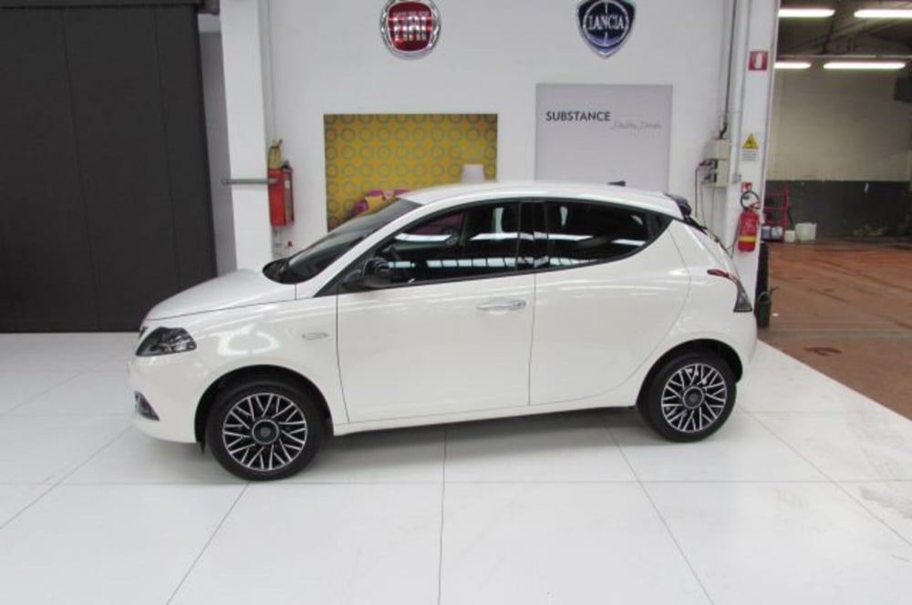 Lancia Ypsilon usata a Milano (4)