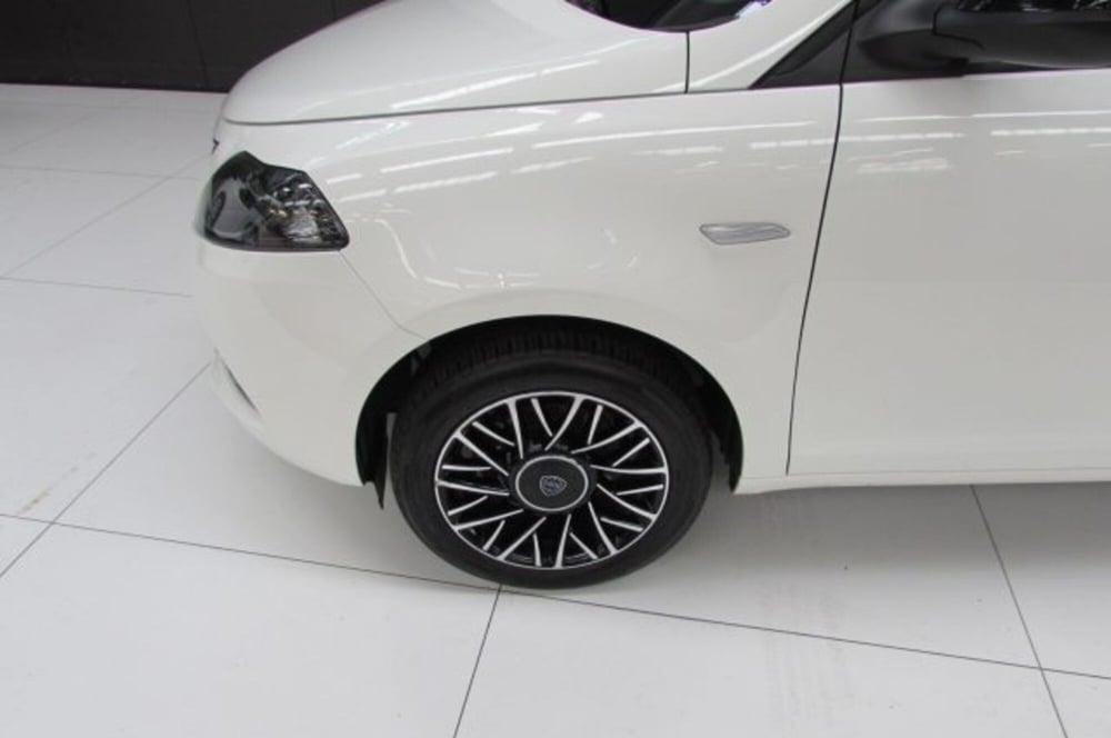 Lancia Ypsilon usata a Milano (5)