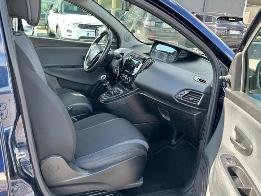 Lancia Ypsilon usata a Lucca (10)