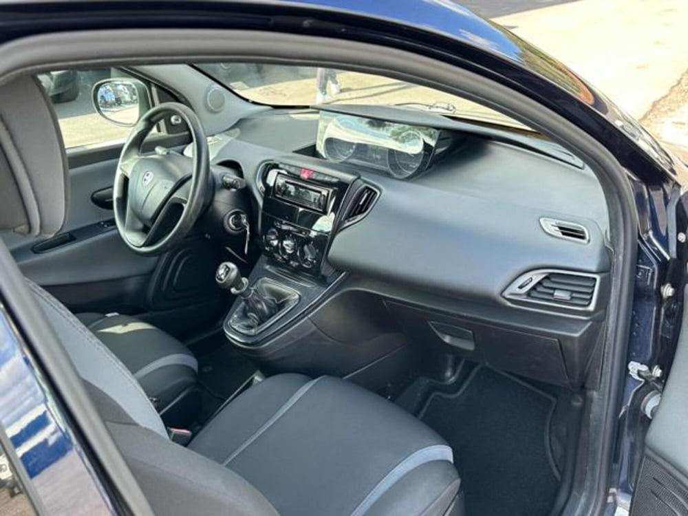 Lancia Ypsilon usata a Lucca (11)