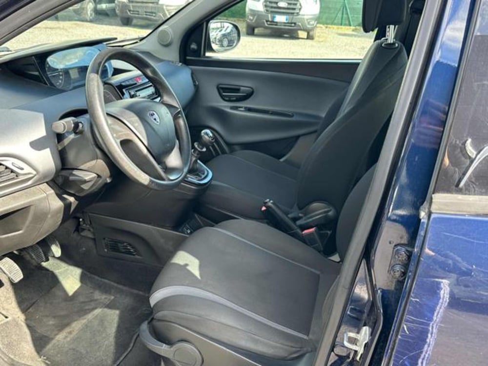 Lancia Ypsilon usata a Lucca (12)