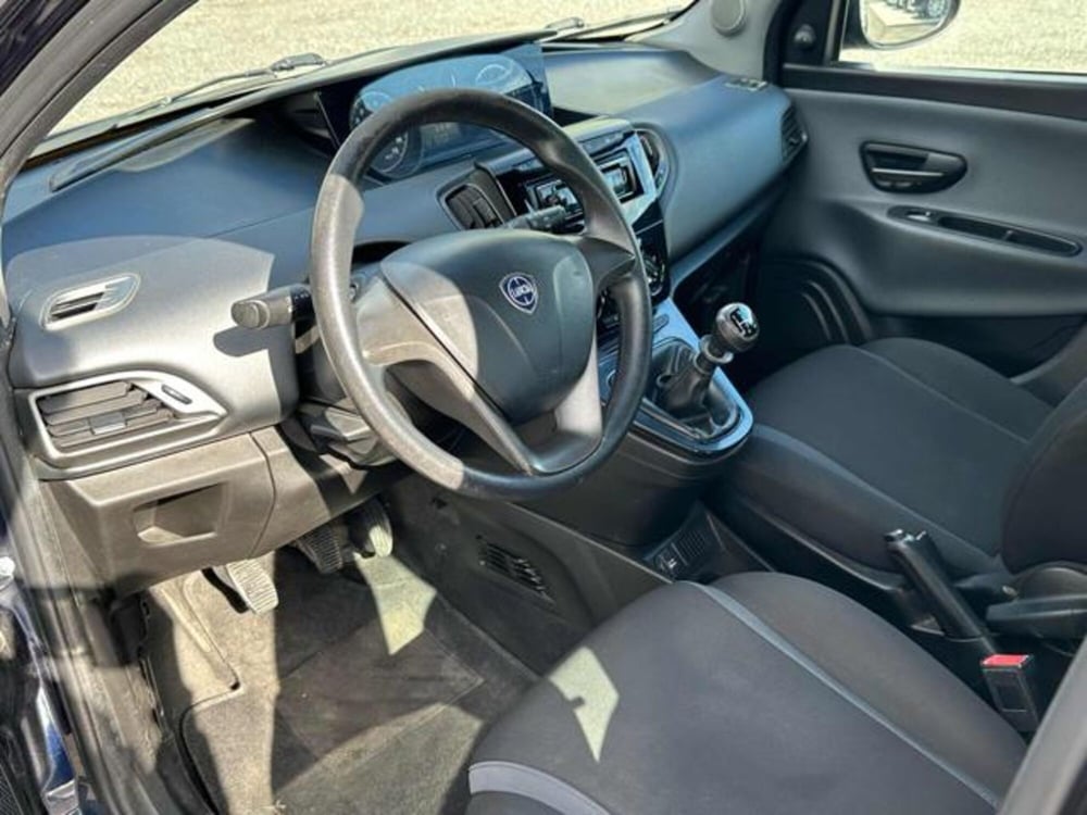 Lancia Ypsilon usata a Lucca (14)