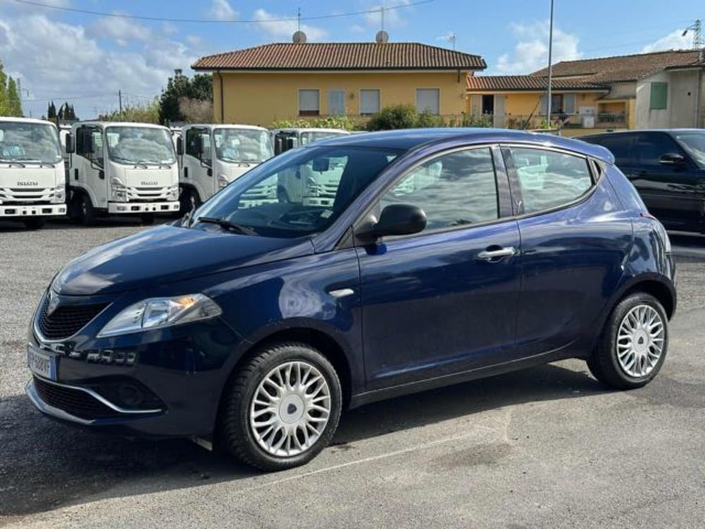 Lancia Ypsilon usata a Lucca (2)