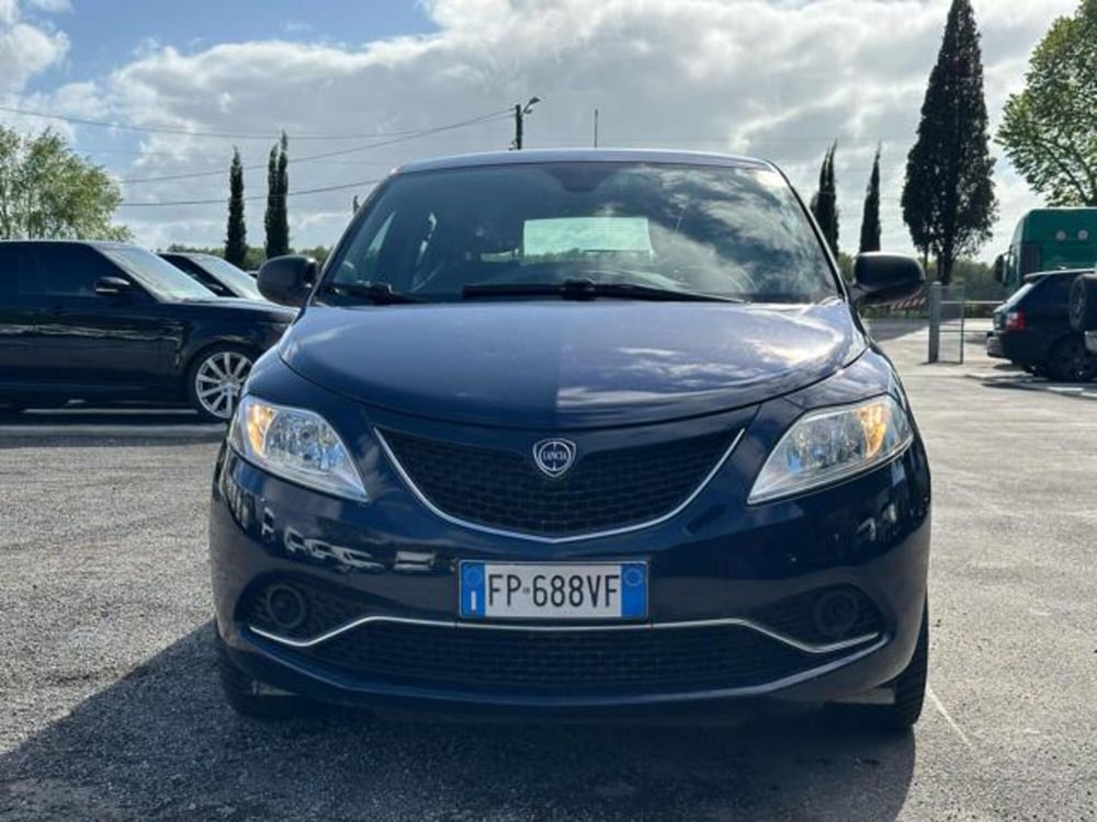 Lancia Ypsilon usata a Lucca (3)