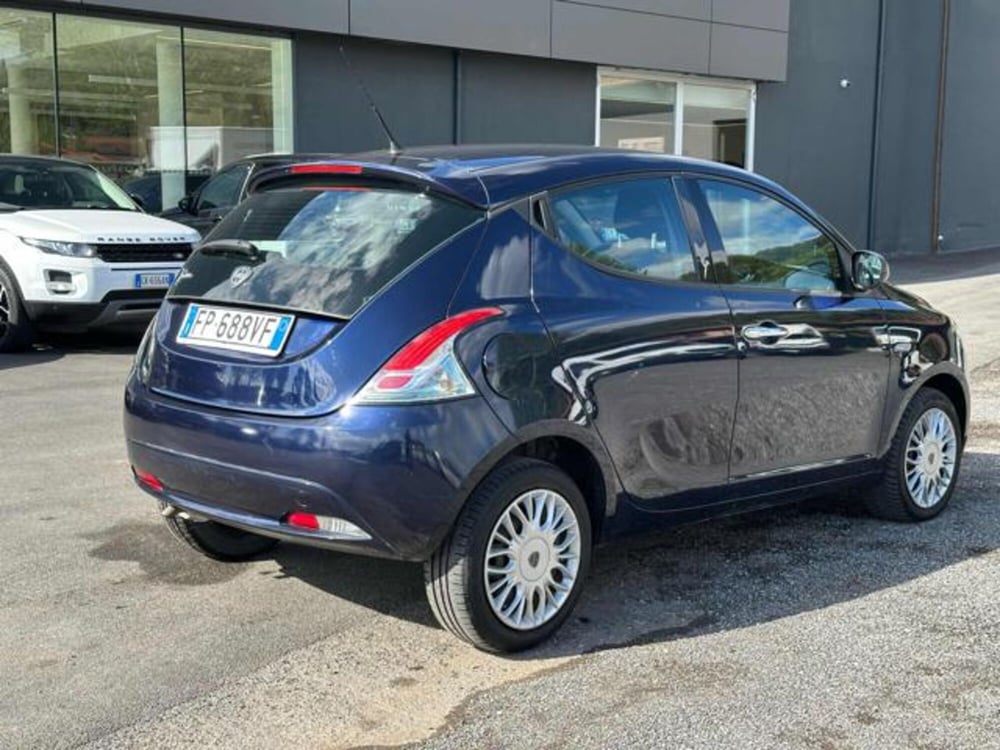 Lancia Ypsilon usata a Lucca (4)