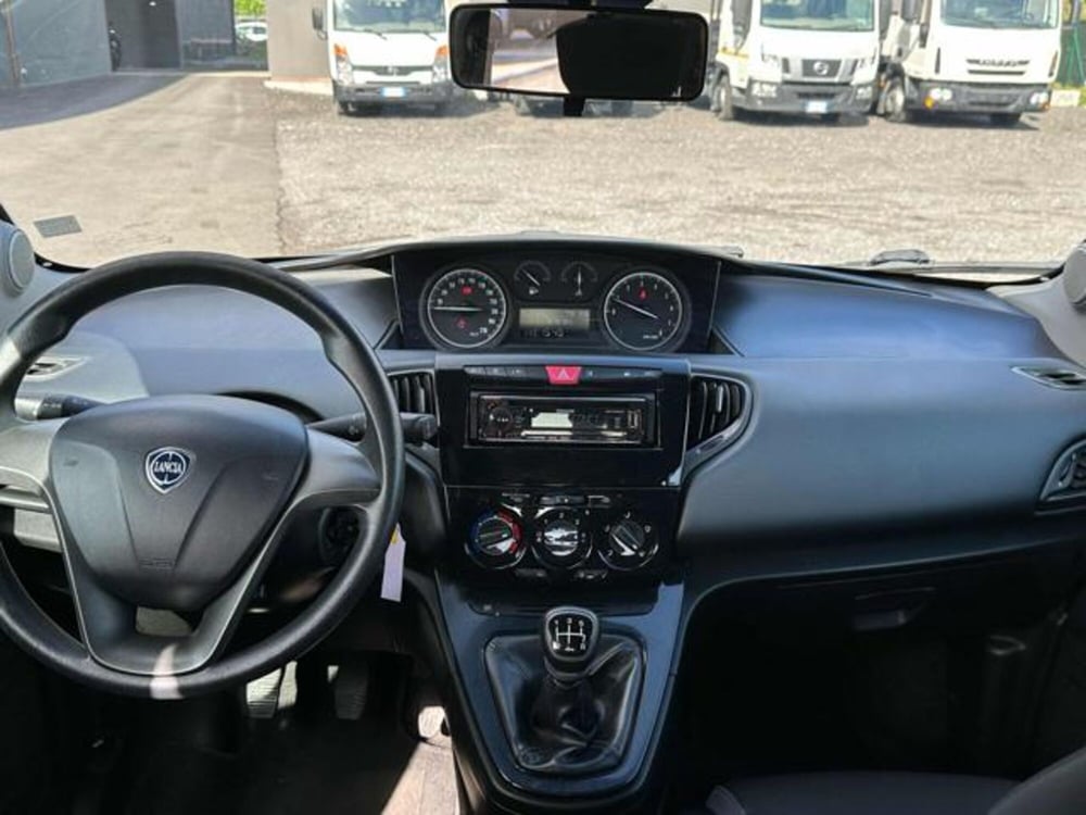Lancia Ypsilon usata a Lucca (9)