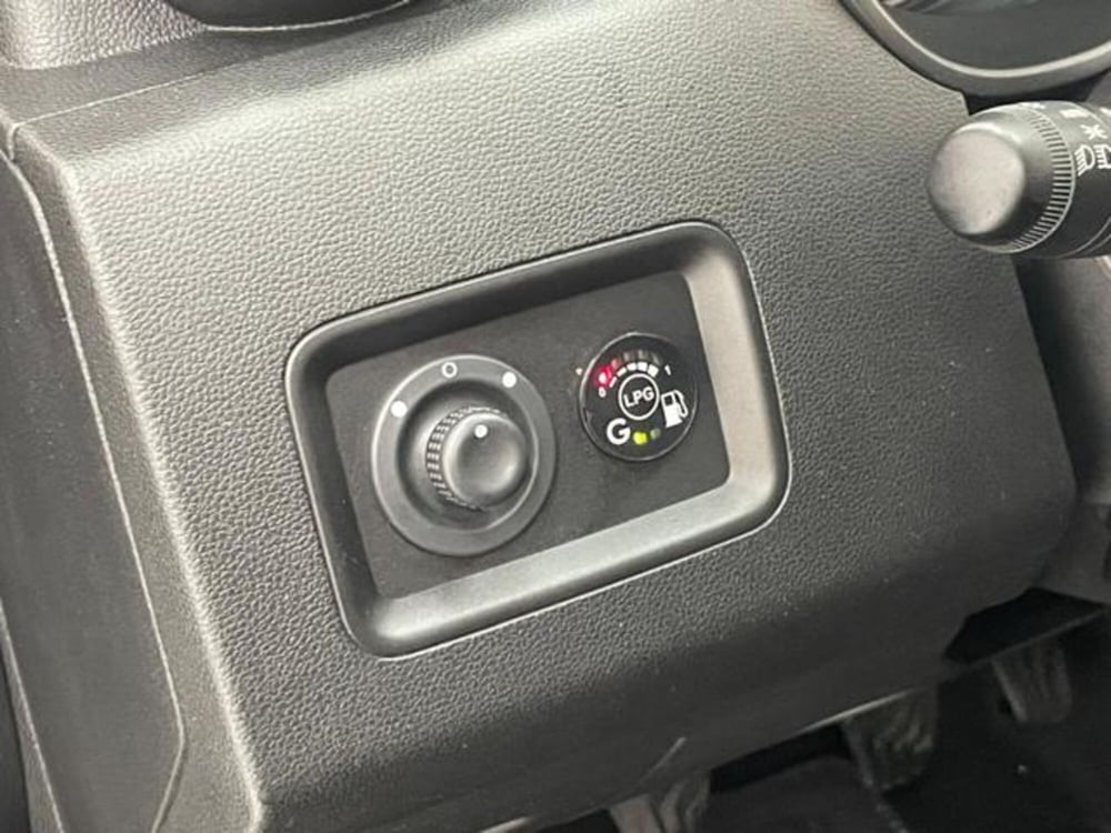 Dacia Duster usata a Como (11)