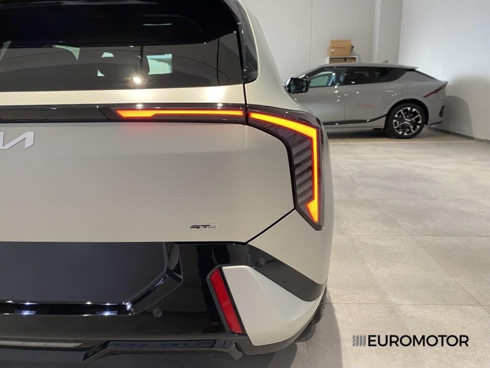 Kia EV4 nuova a Bari (10)