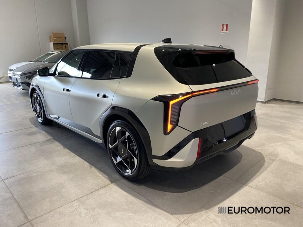 Kia EV4 nuova a Bari (11)