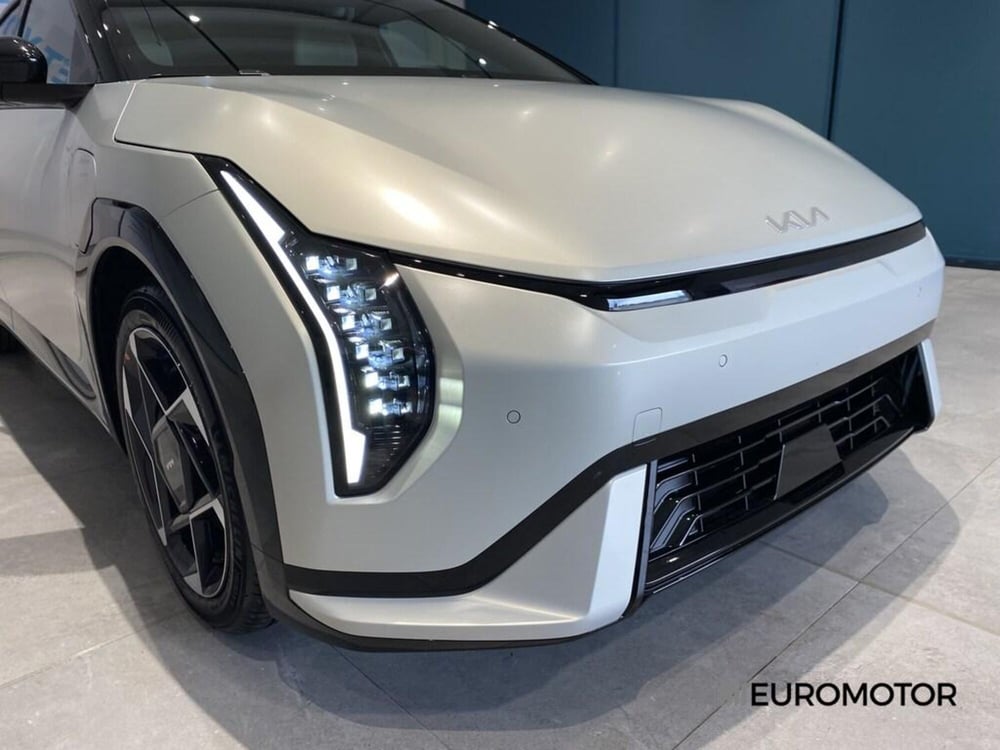 Kia EV4 nuova a Bari (4)
