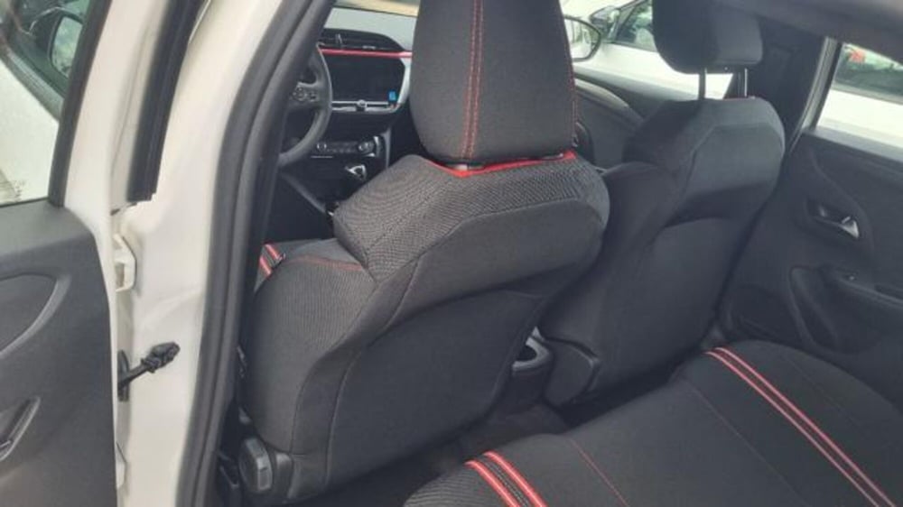 Opel Corsa nuova a Savona (10)