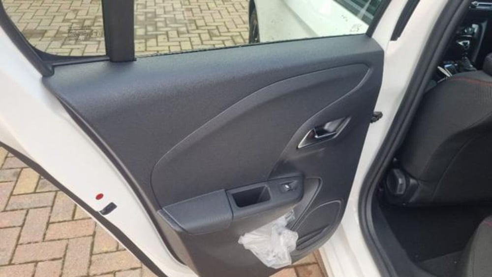 Opel Corsa nuova a Savona (11)
