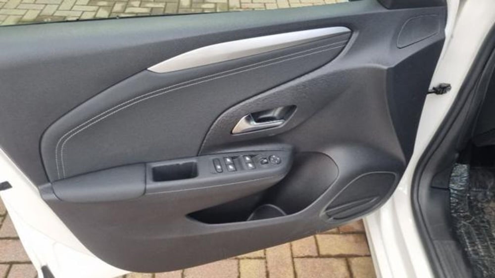 Opel Corsa nuova a Savona (13)