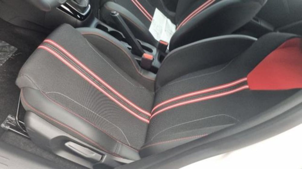 Opel Corsa nuova a Savona (18)