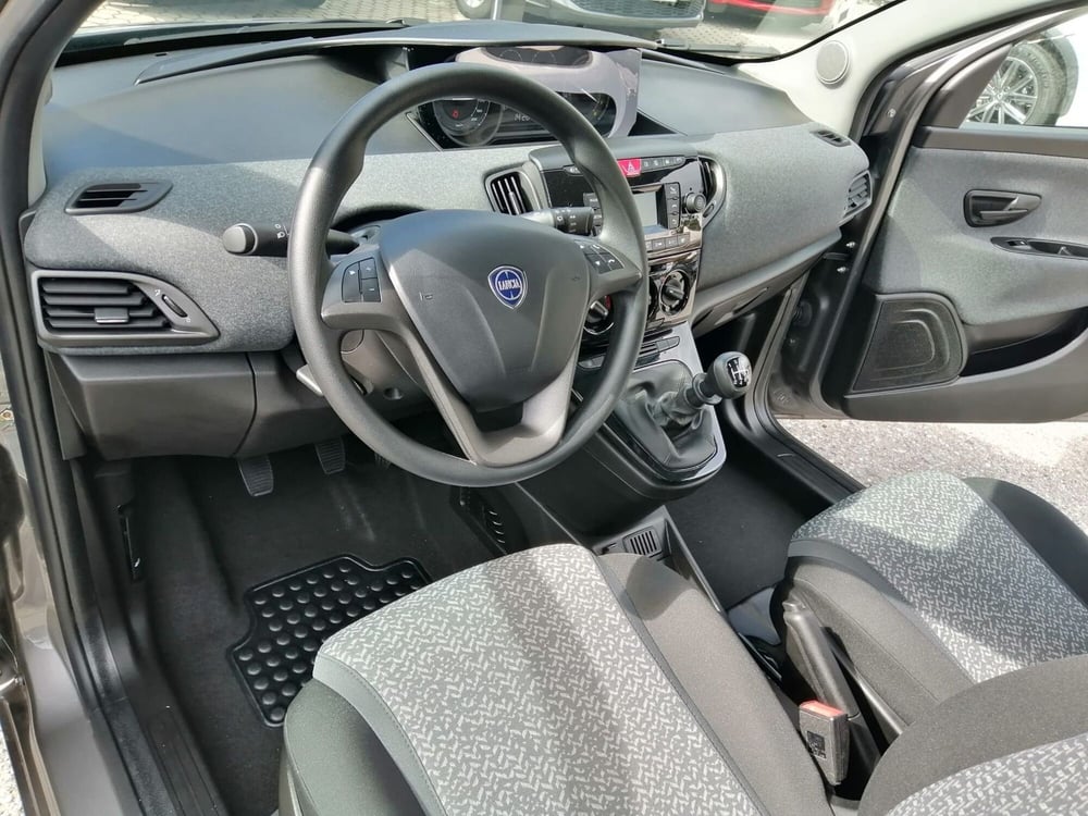 Lancia Ypsilon usata a Como (10)