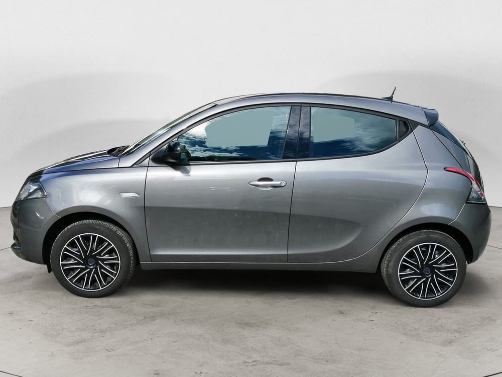 Lancia Ypsilon usata a Como (3)
