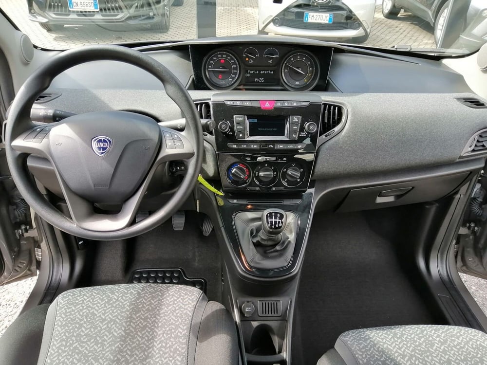 Lancia Ypsilon usata a Como (8)