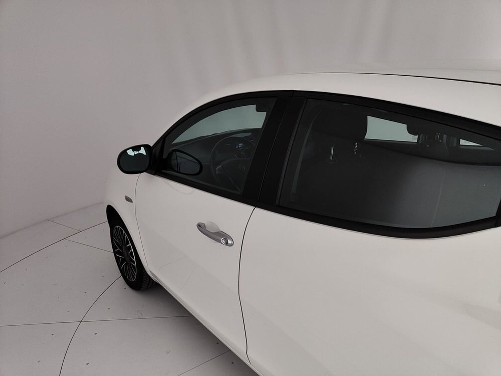 Lancia Ypsilon usata a Caserta (11)
