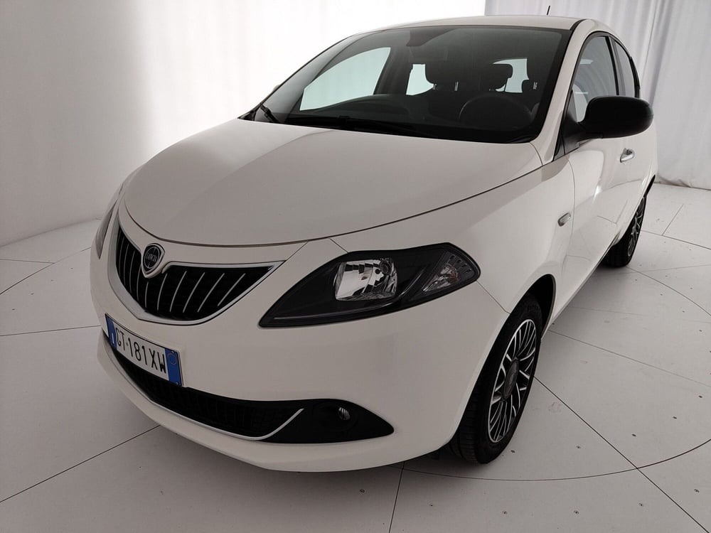 Lancia Ypsilon usata a Caserta (12)