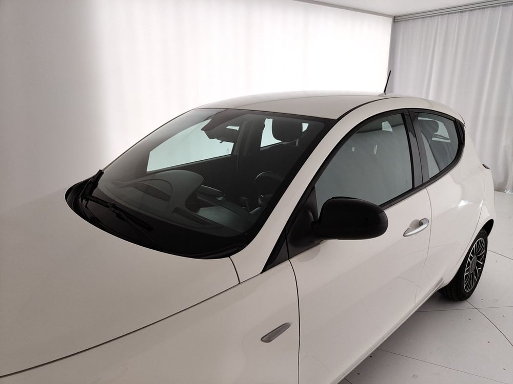 Lancia Ypsilon usata a Caserta (13)