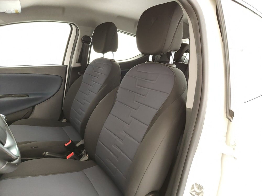 Lancia Ypsilon usata a Caserta (16)