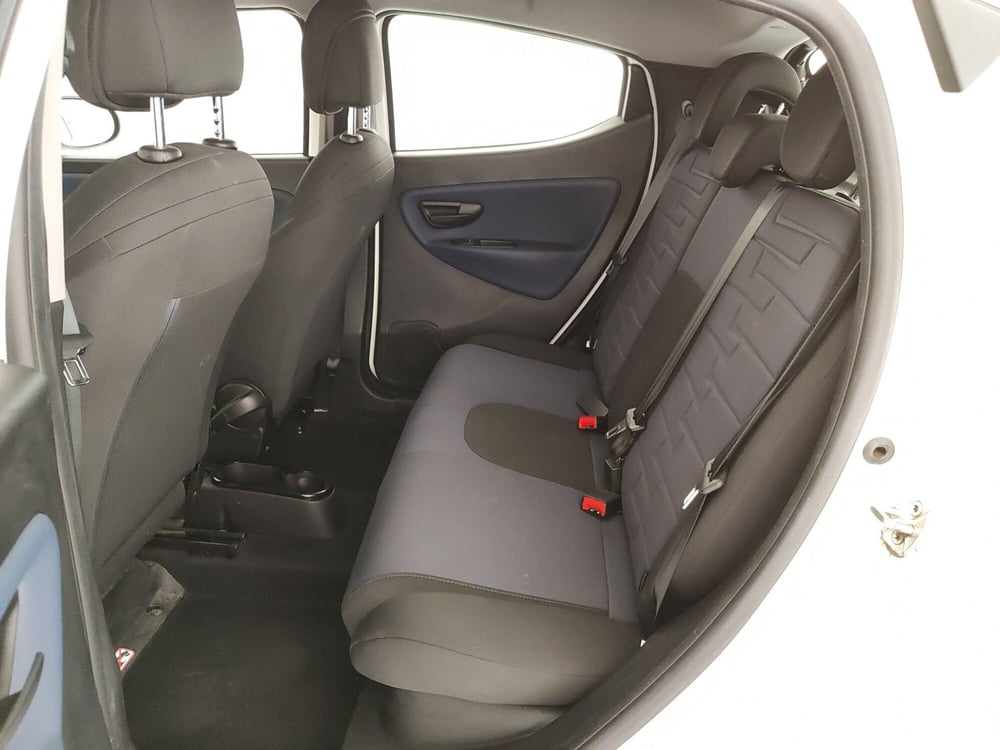 Lancia Ypsilon usata a Caserta (17)