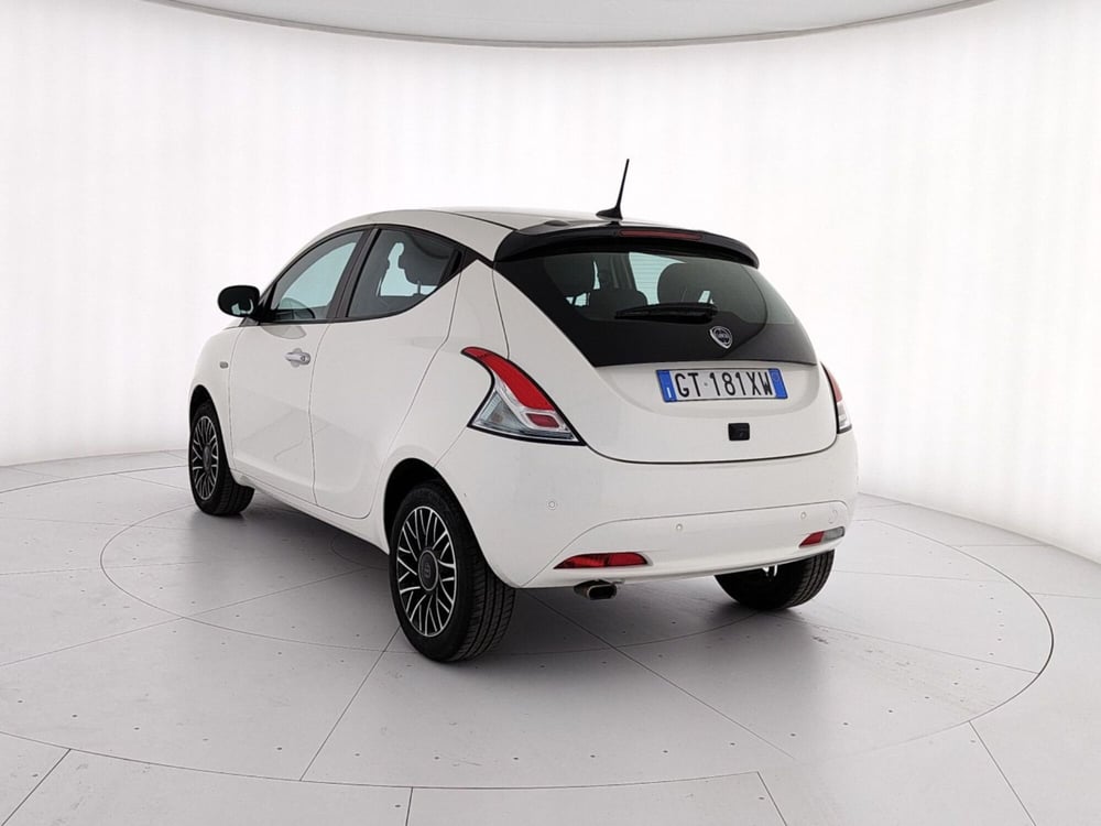 Lancia Ypsilon usata a Caserta (4)