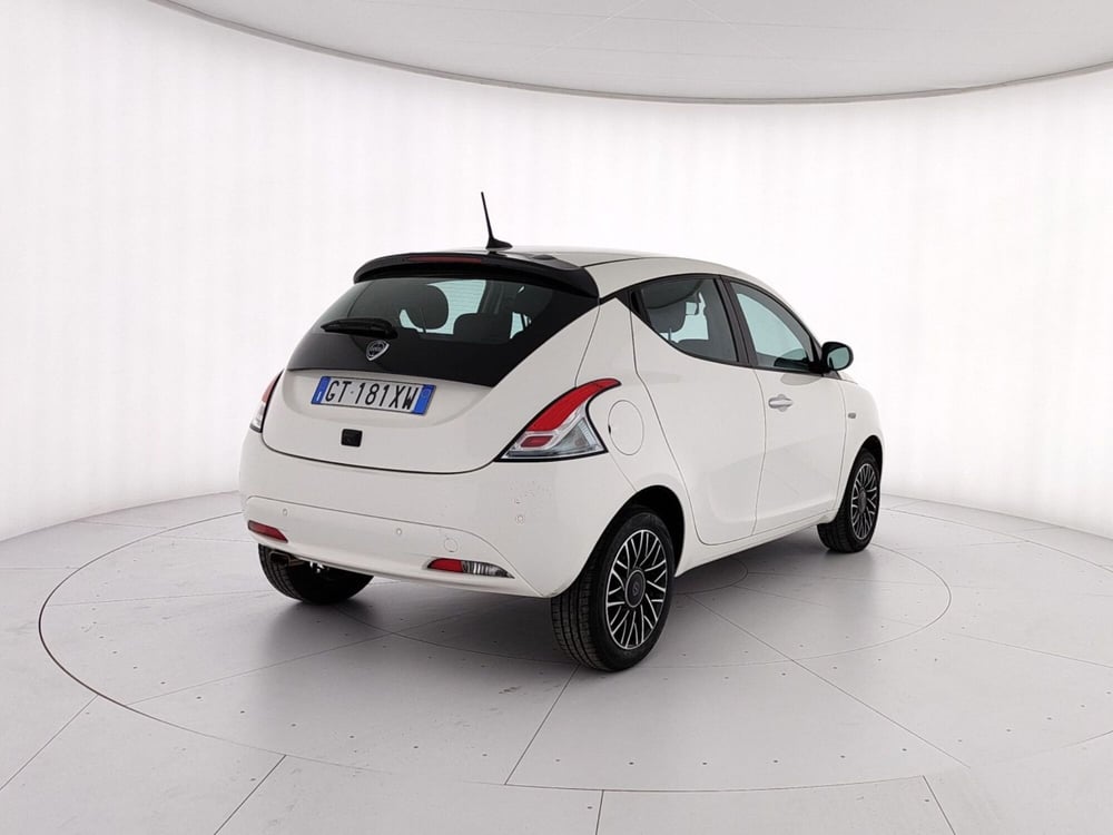 Lancia Ypsilon usata a Caserta (6)