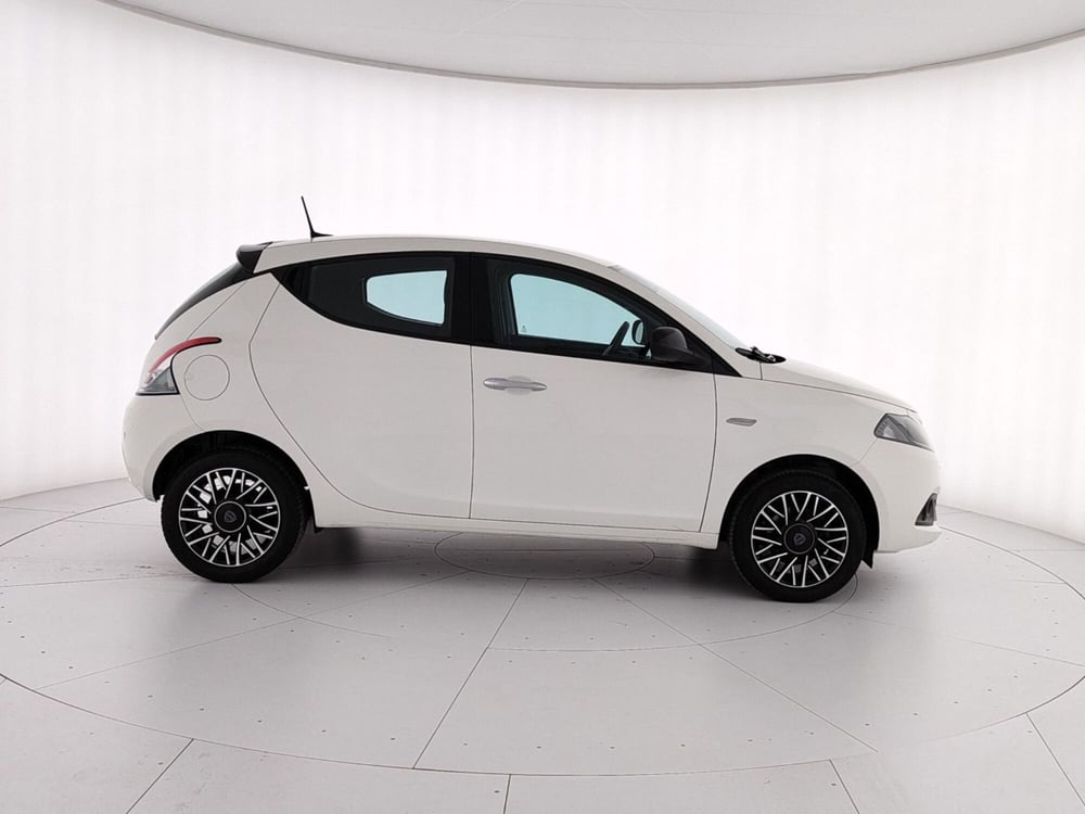 Lancia Ypsilon usata a Caserta (7)