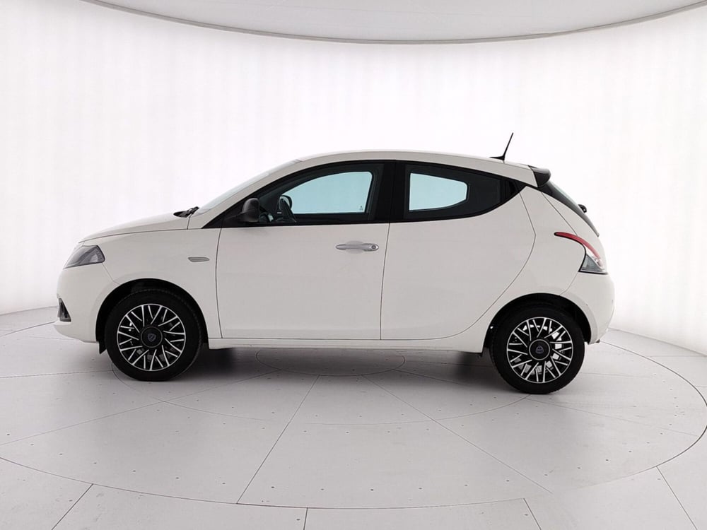 Lancia Ypsilon usata a Caserta (8)