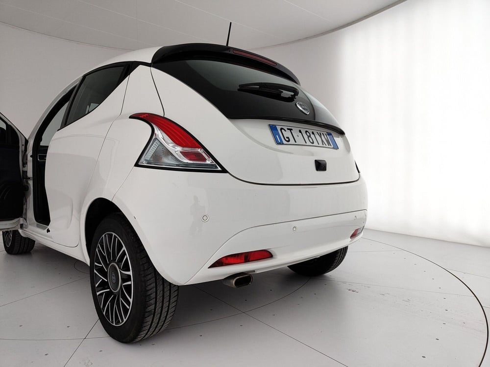 Lancia Ypsilon usata a Caserta (9)