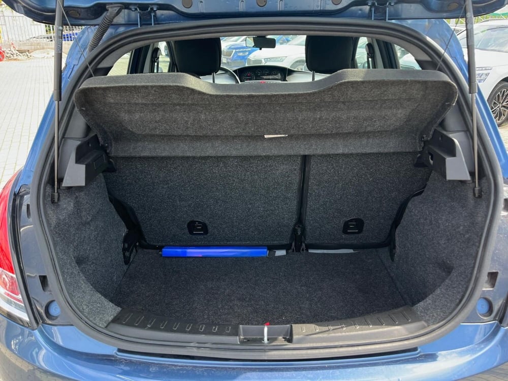 Lancia Ypsilon usata a Milano (10)