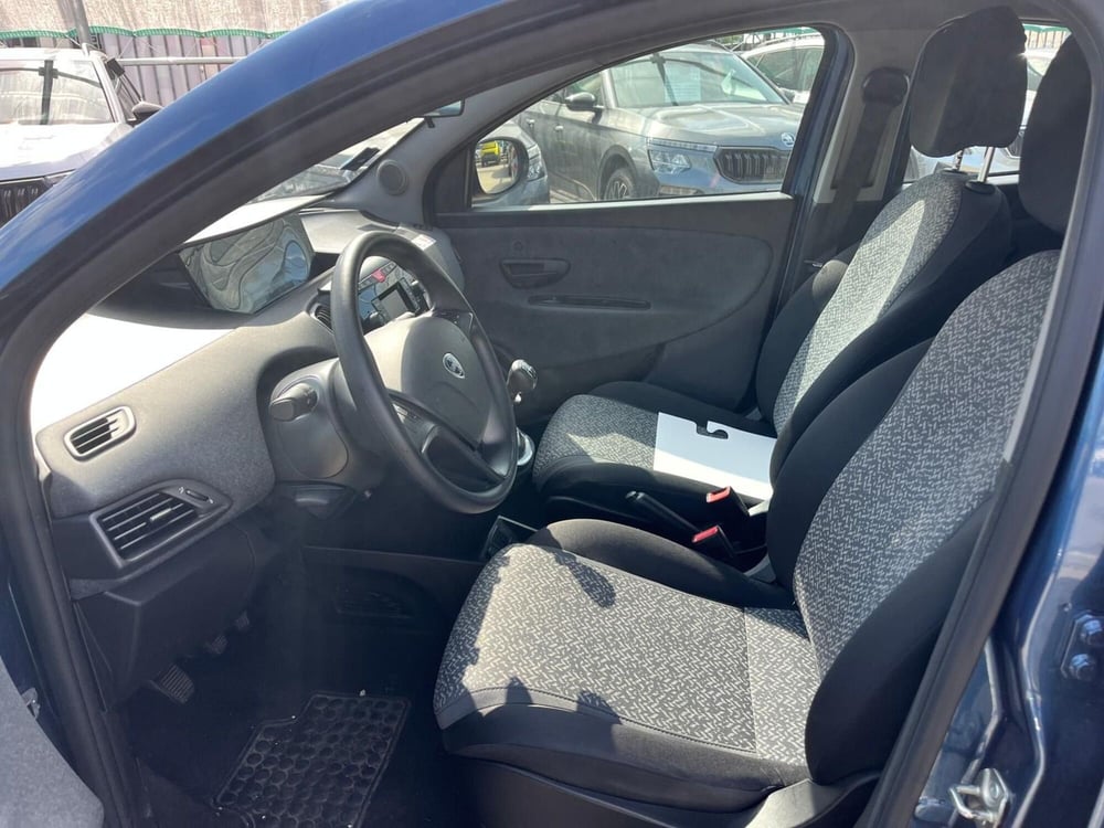 Lancia Ypsilon usata a Milano (11)