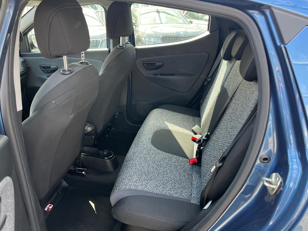 Lancia Ypsilon usata a Milano (13)
