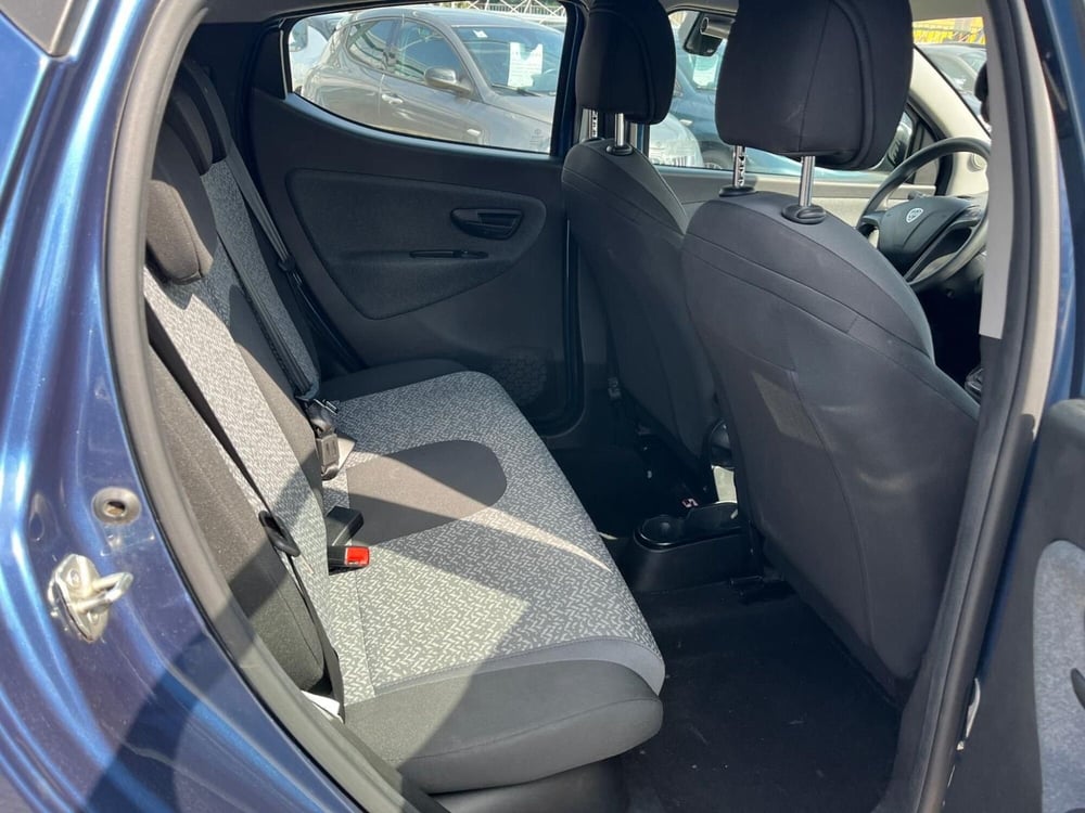 Lancia Ypsilon usata a Milano (14)