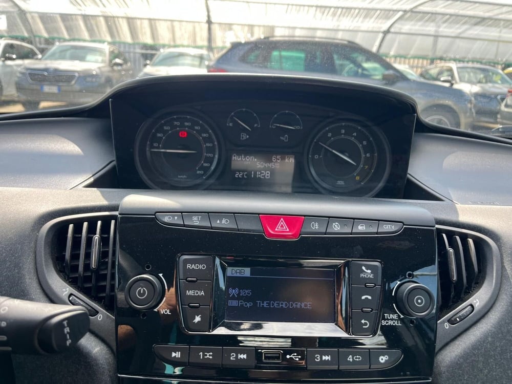 Lancia Ypsilon usata a Milano (16)