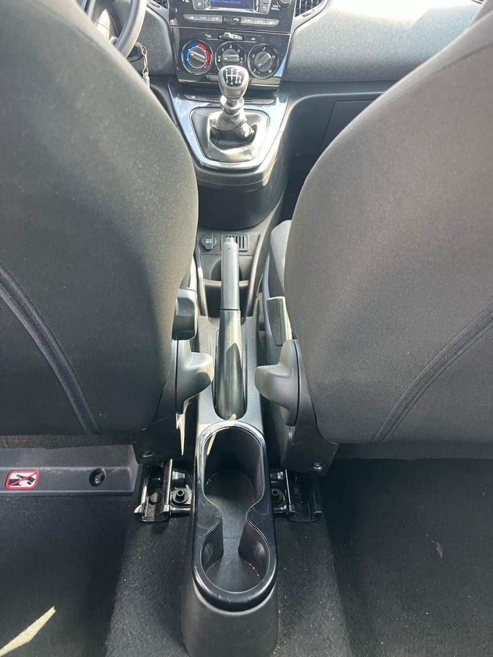 Lancia Ypsilon usata a Milano (17)