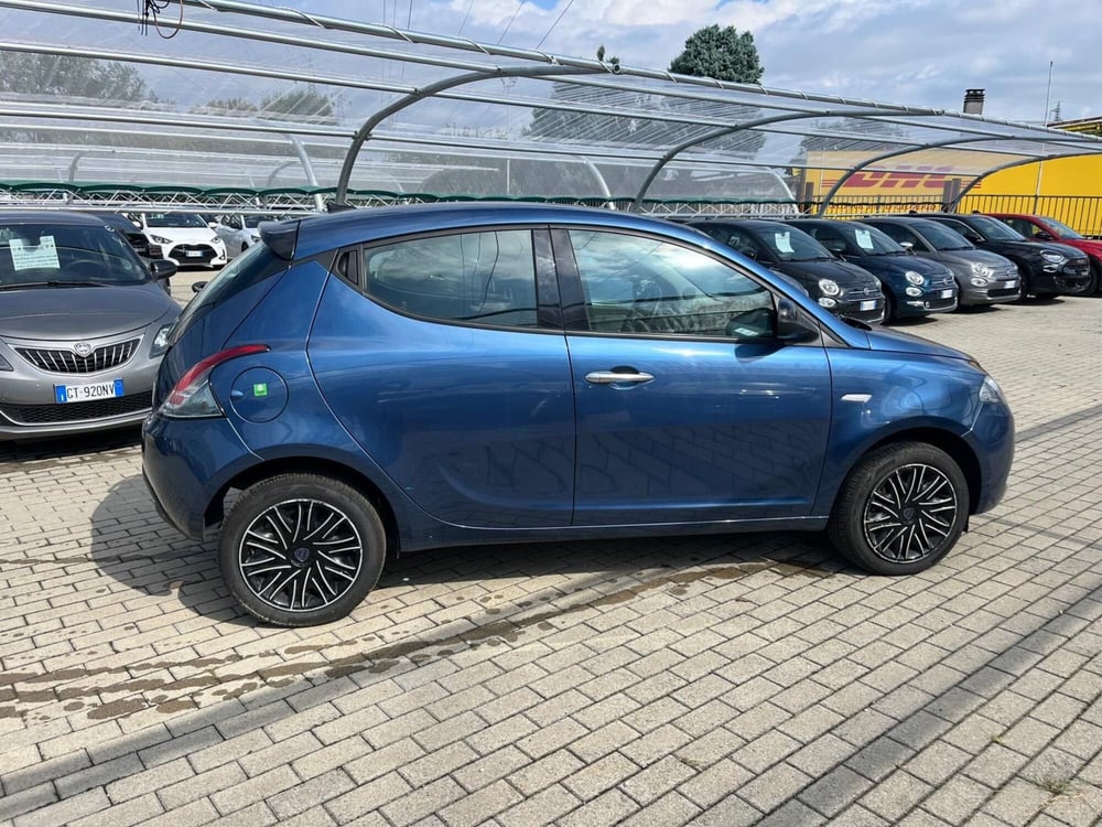 Lancia Ypsilon usata a Milano (5)