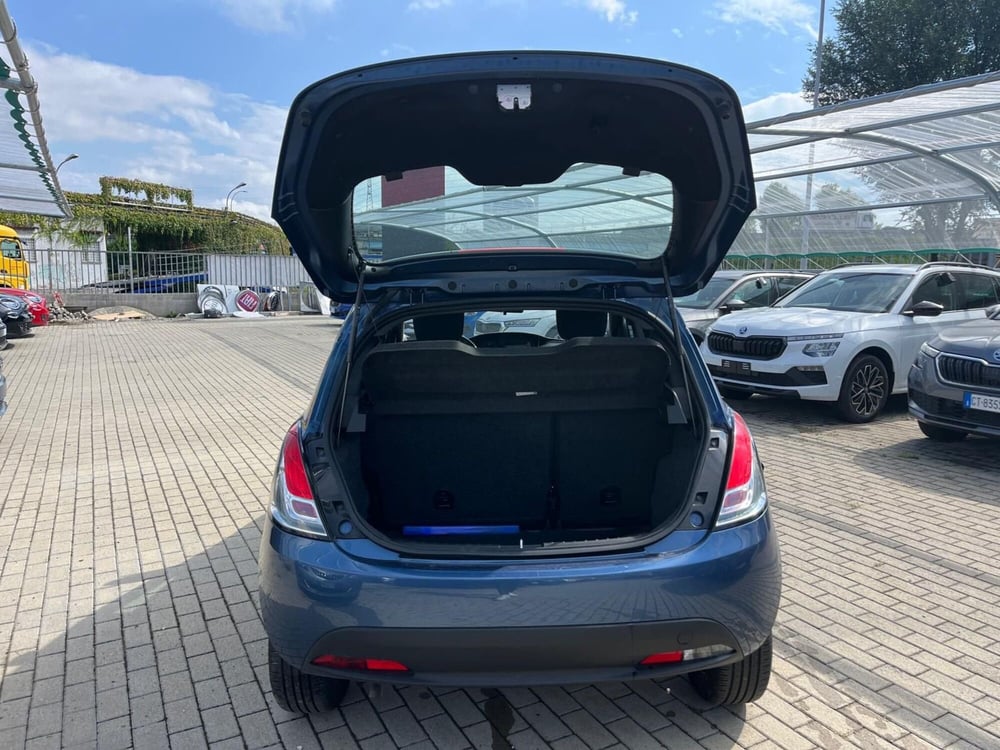 Lancia Ypsilon usata a Milano (9)