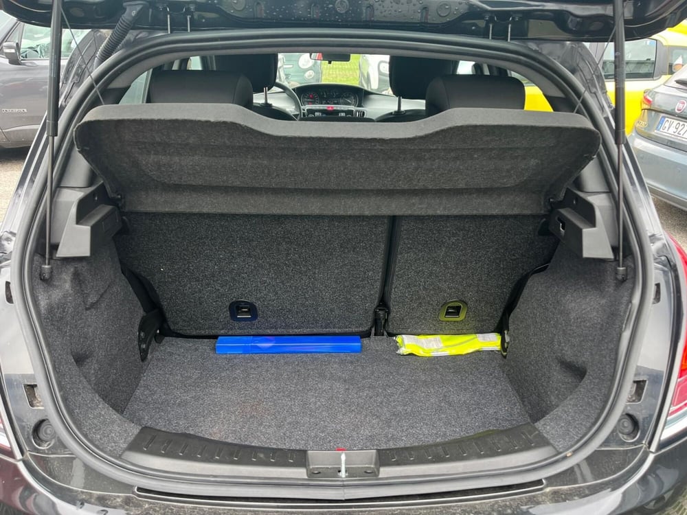 Lancia Ypsilon usata a Milano (10)
