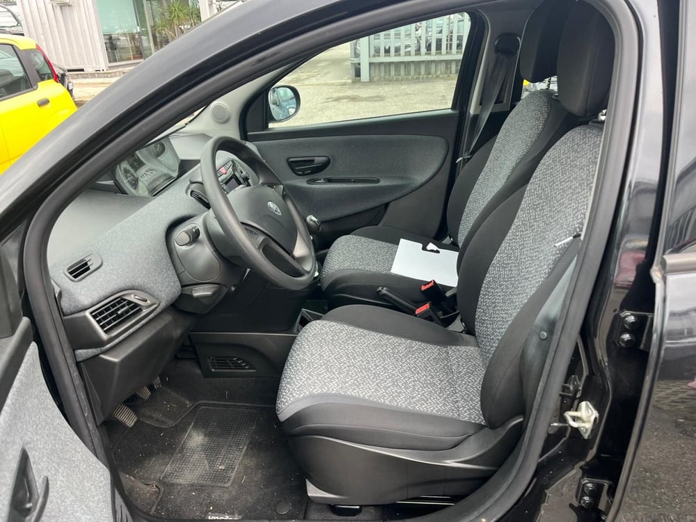 Lancia Ypsilon usata a Milano (11)