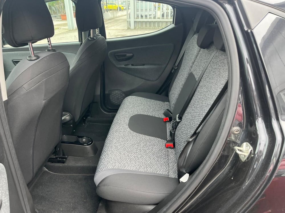 Lancia Ypsilon usata a Milano (13)