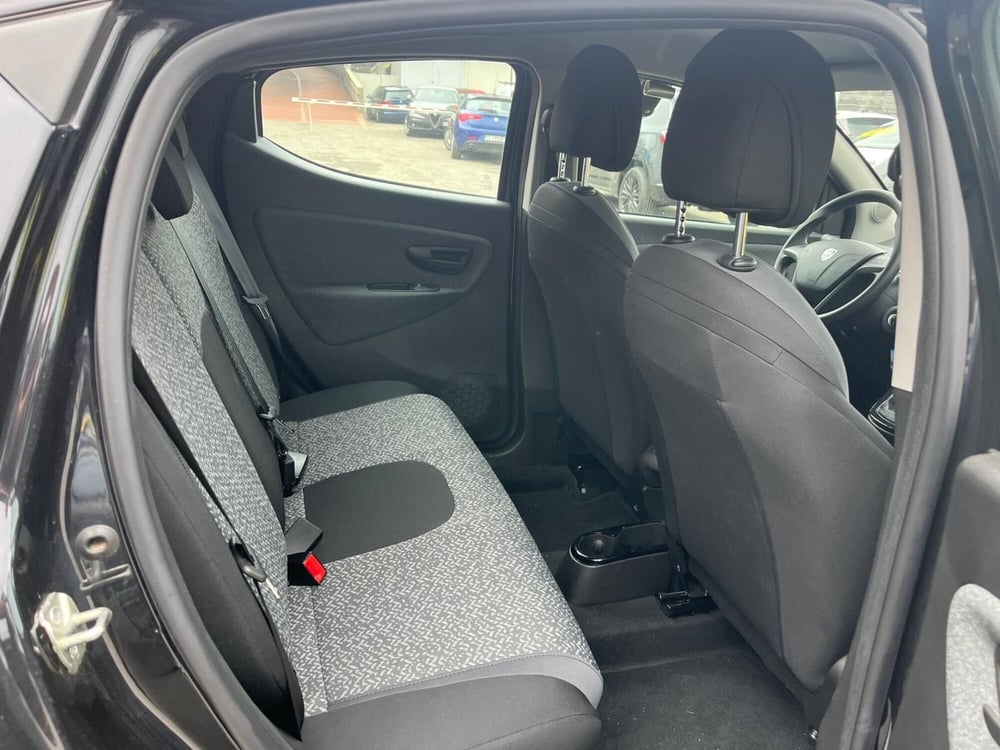 Lancia Ypsilon usata a Milano (14)
