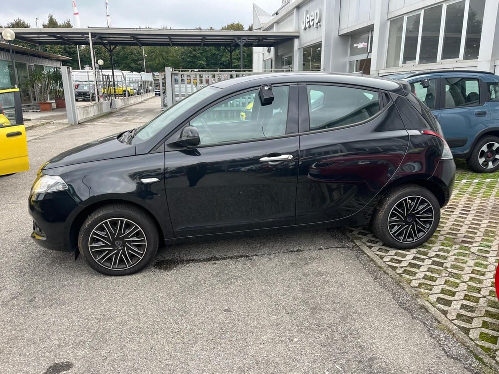 Lancia Ypsilon usata a Milano (4)