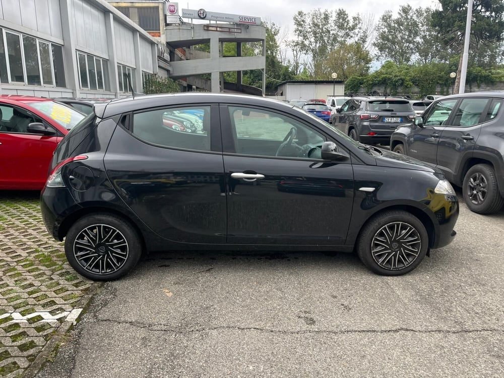 Lancia Ypsilon usata a Milano (5)