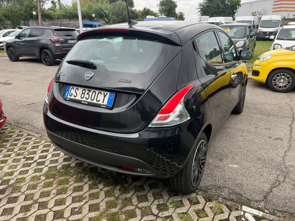Lancia Ypsilon usata a Milano (7)