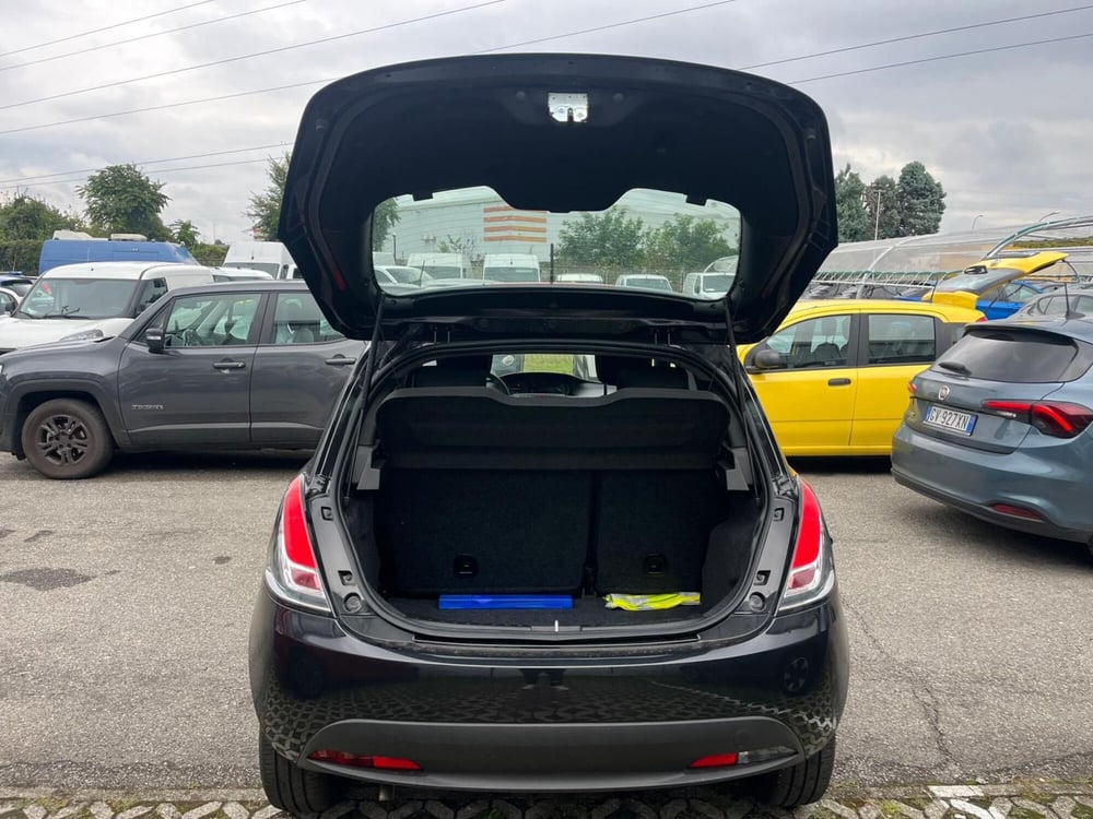 Lancia Ypsilon usata a Milano (9)