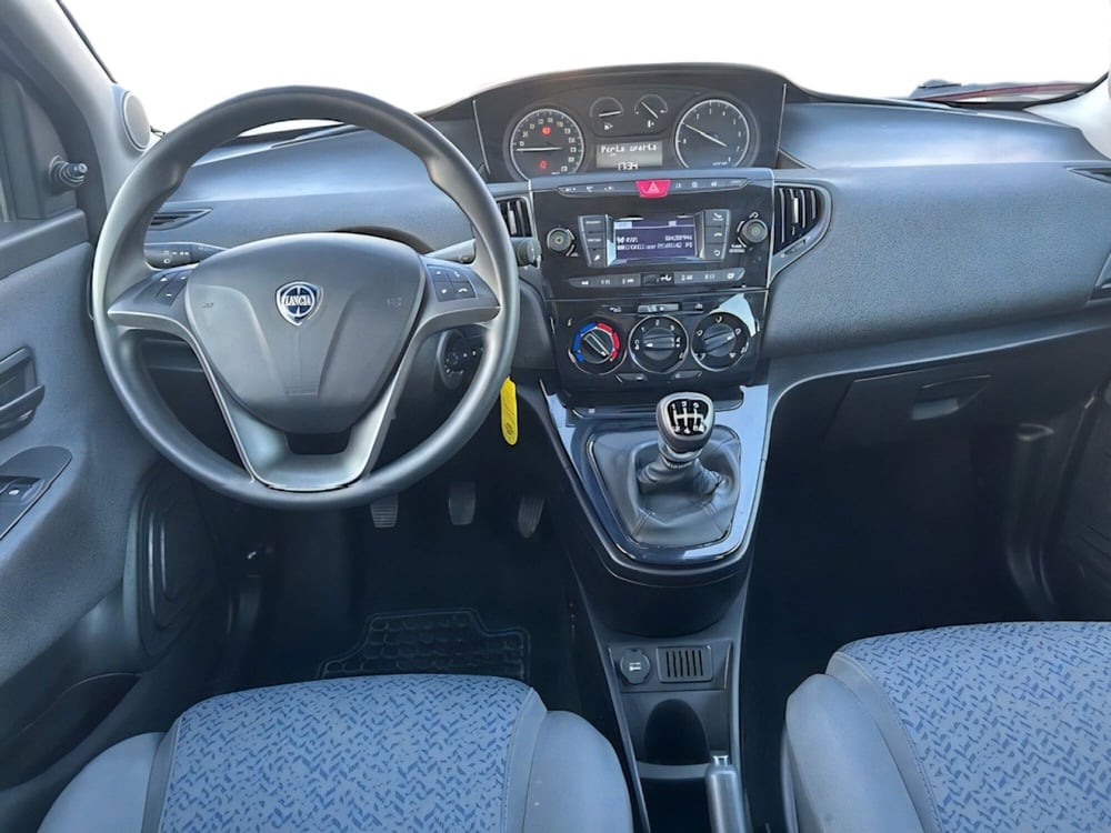 Lancia Ypsilon usata a Pistoia (11)